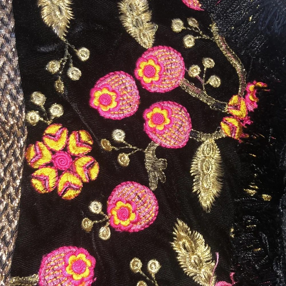 Country bohemian sequin floral embroidered tunic top - Picture 5 of 8